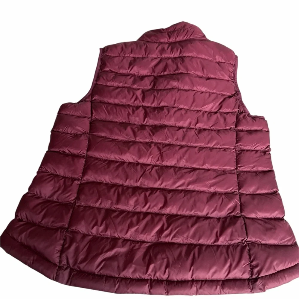 32 degrees heat quilted puffer vest Burgundy lightweight. Great for travel sizeM - Picture 10 of 10